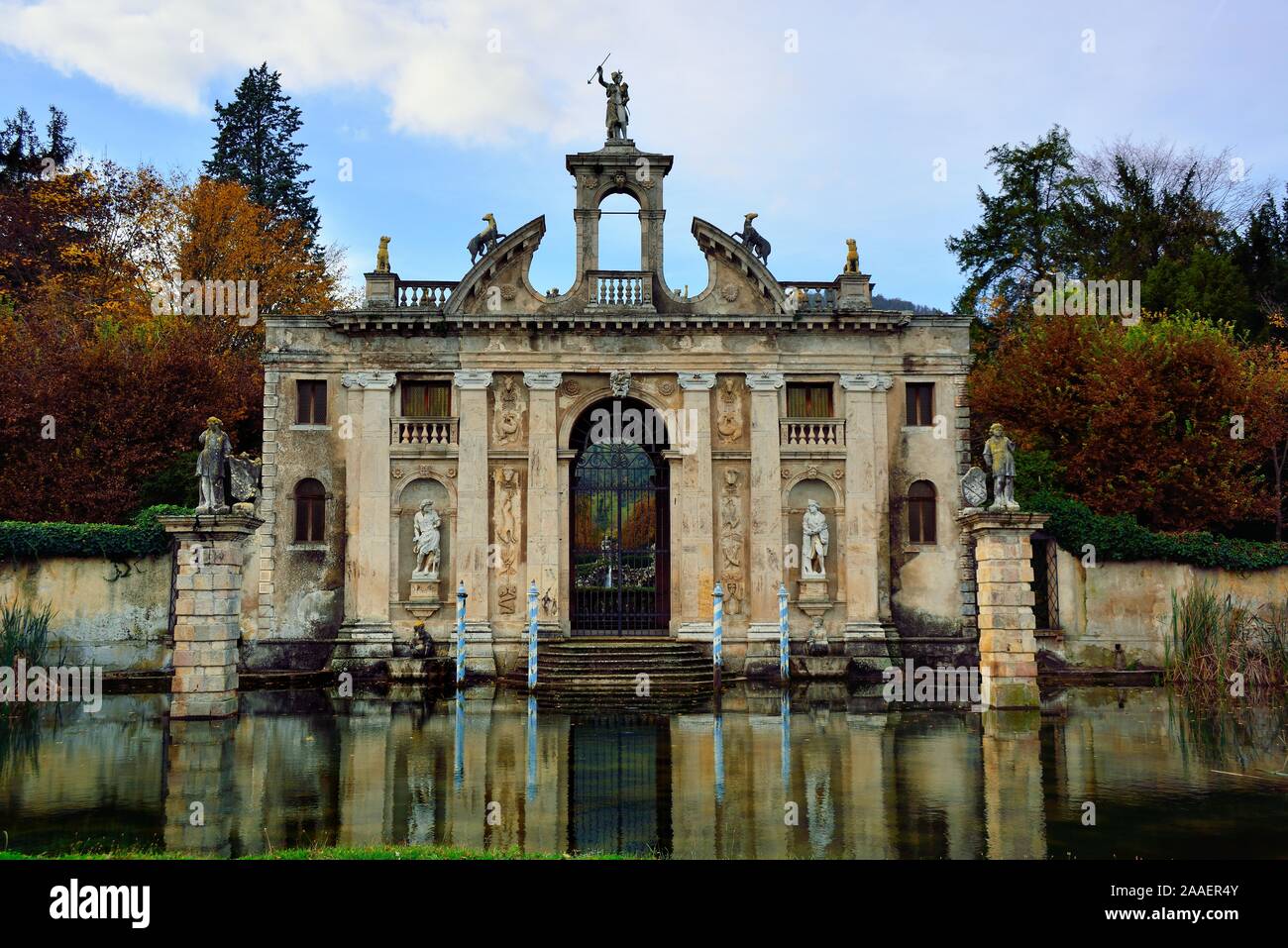Valsanzibio, Veneto. Villa Barbarigo: Diana's Pavillon oder Diana's Tür war der Haupteingang zu erreichen über Wasser. Stockfoto