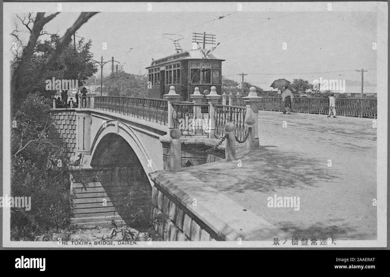Graviert Postkarte einer Straßenbahn über Tokiwa Brücke in Dalian (dairen), Provinz Liaoning, China, 1912. Von der New York Public Library. () Stockfoto