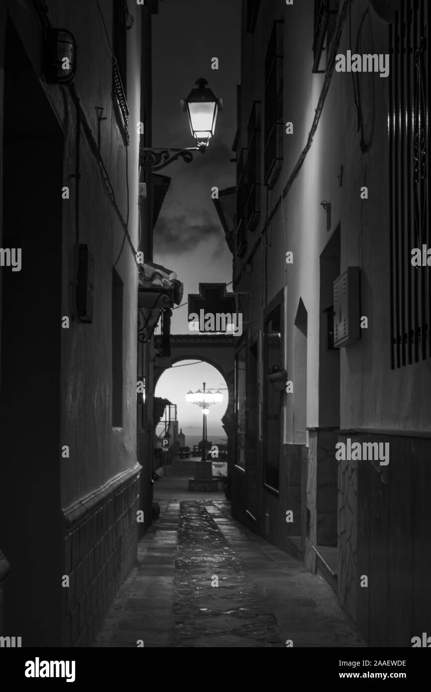 Straßenszene in den Berg Pueblo von Comares, Axarquia, Malaga, Andalusien, Costa del Sol, Spanien, Europa Stockfoto