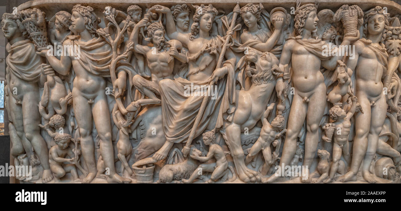 Marmorsarkophag mit dem Triumph des Dionysos und den Jahreszeiten im Metropolitan Museum of Art in New York City Stockfoto