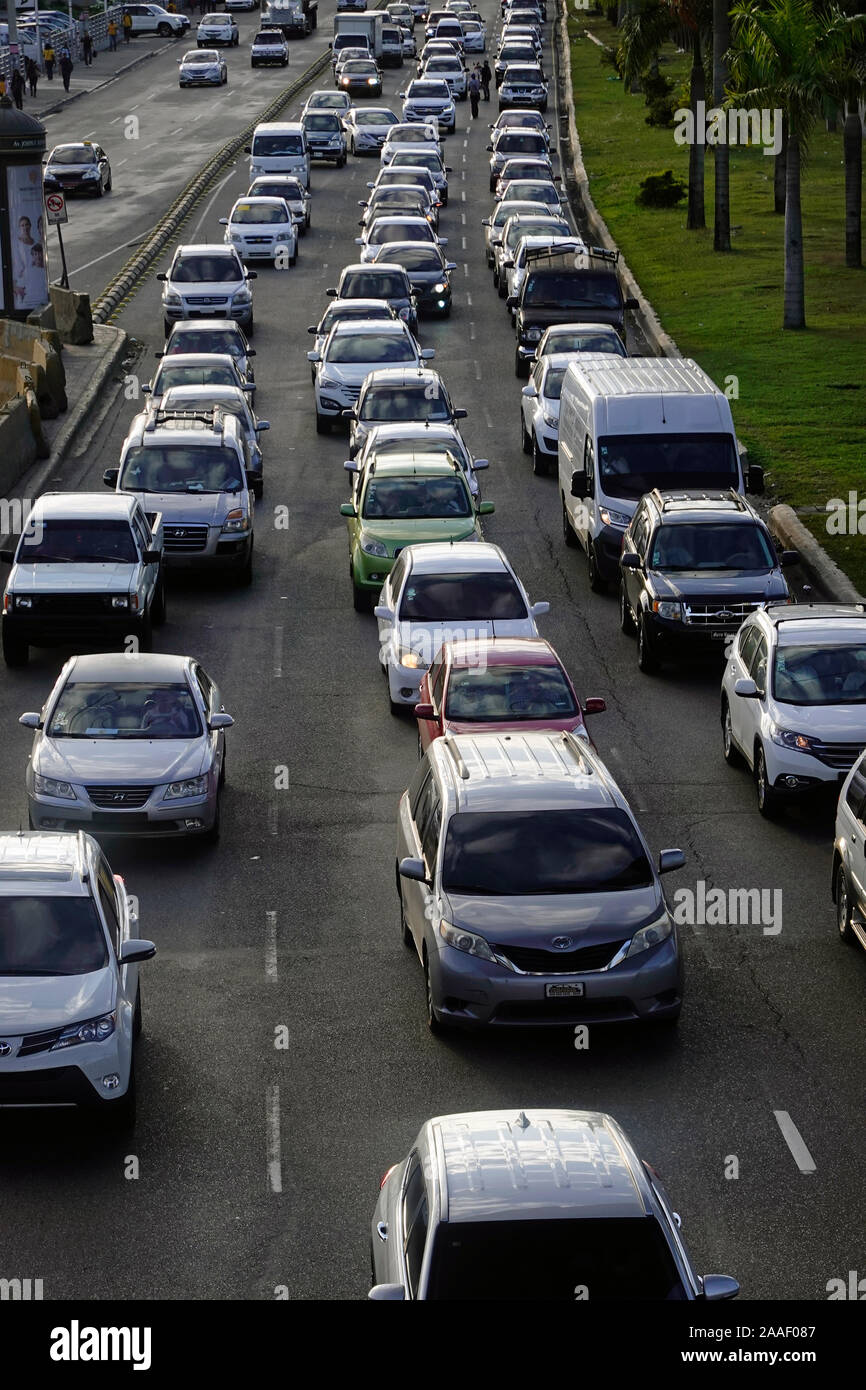 Morgens Rush Hour Verkehr In Santo Domingo Dominikanische Republik Stockfotografie Alamy