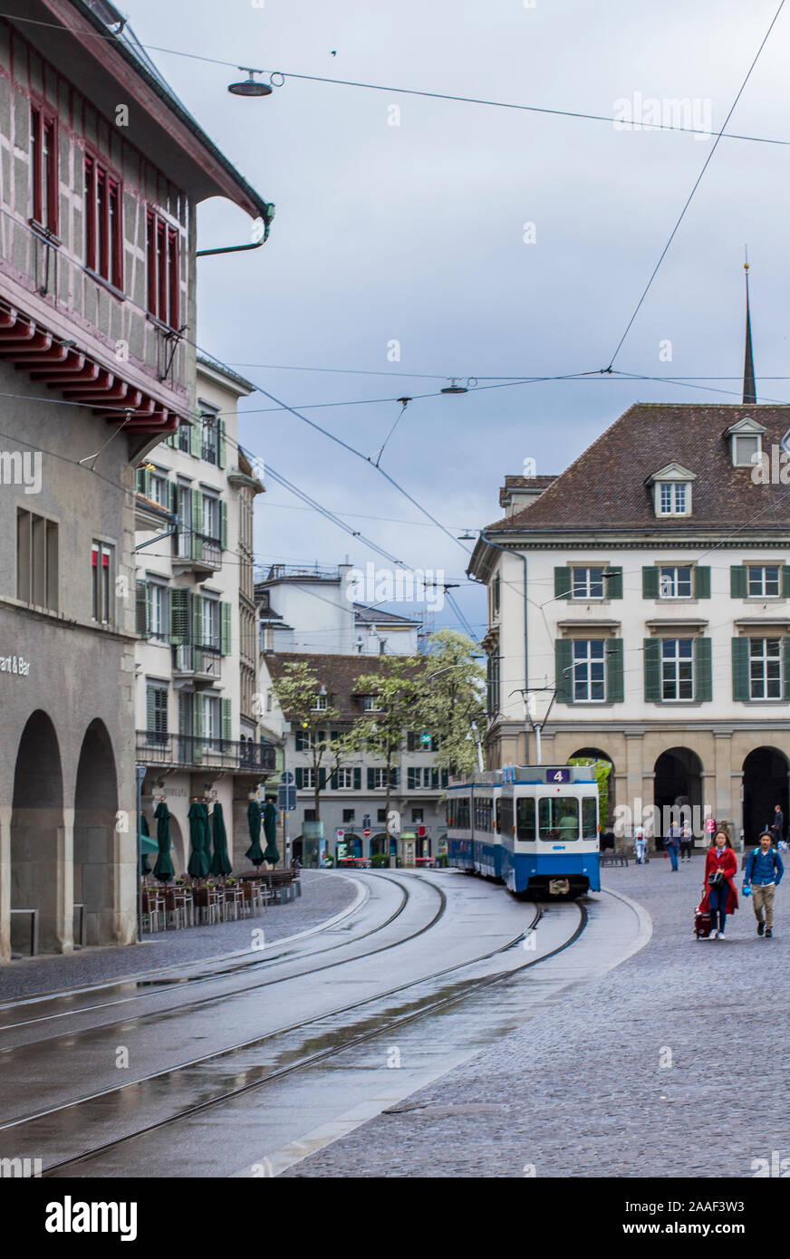 Straßenbahn in den Strassen von Zürich. Straße Foto Stockfoto