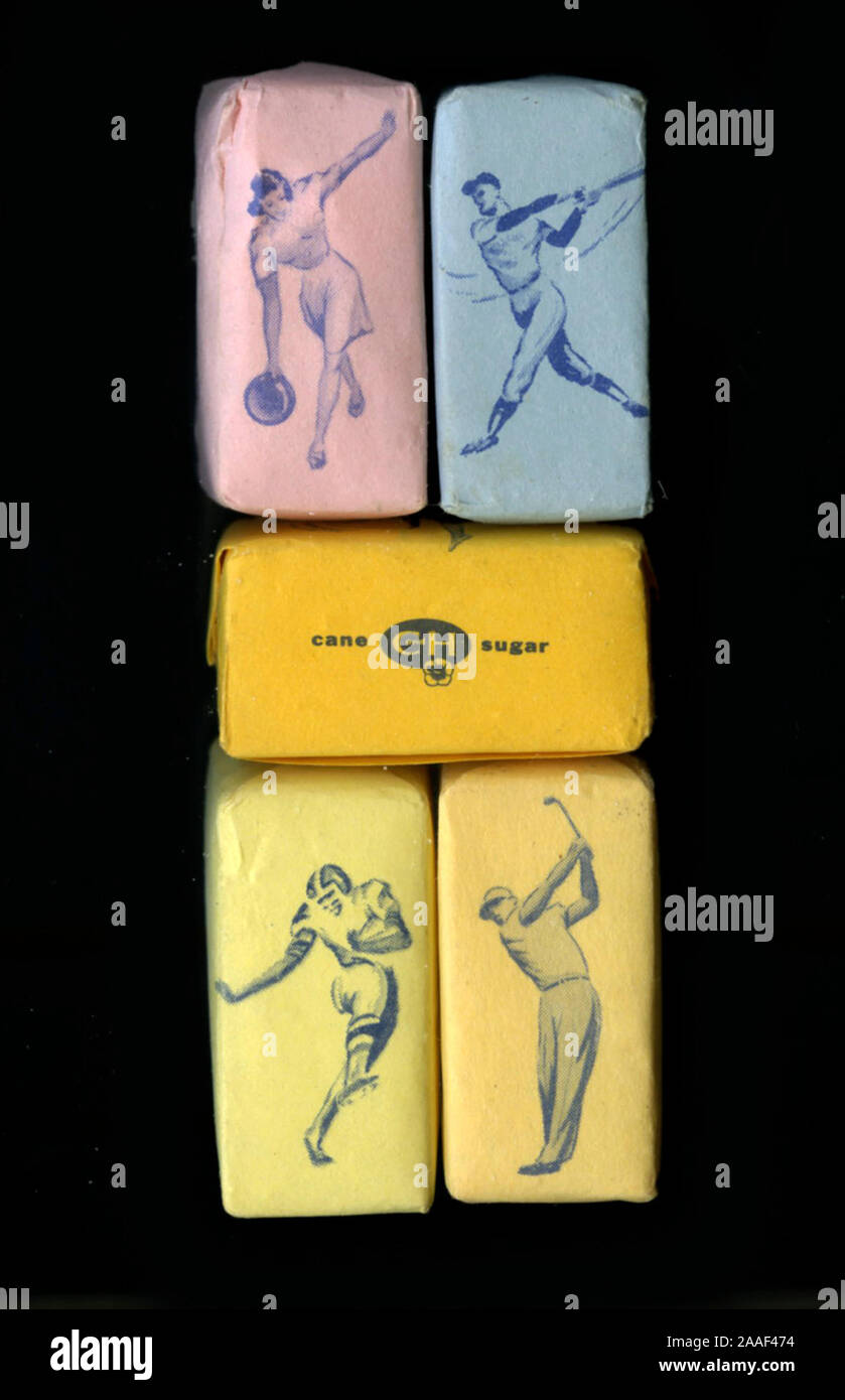Bunte Würfel Zucker Verpackung, Sport Motive von C&H Zucker in den 1960er Jahren produziert wurden. Stockfoto