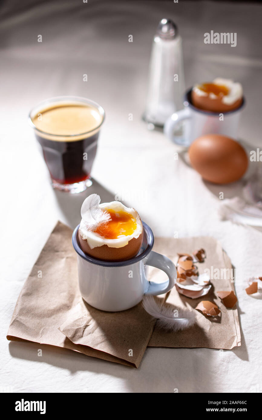 Leckeres Frühstück mit Kaffee und Eier fettarme Lebensmittel Stockfoto