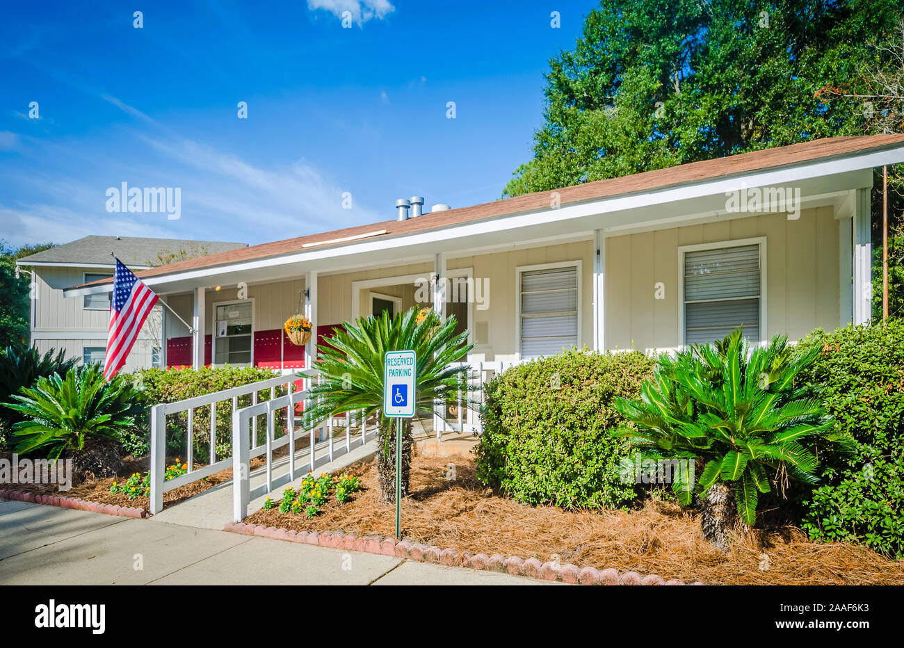 Das Büro im Four Seasons Apartments ist dargestellt in Mobile, Alabama. Der Apartment Komplex ist von Sealy Verwaltungsgesellschaft verwaltet. Stockfoto