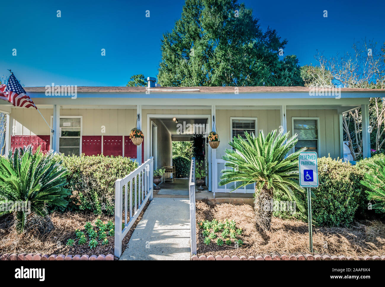 Das Büro im Four Seasons Apartments ist dargestellt in Mobile, Alabama. Der Apartment Komplex ist von Sealy Verwaltungsgesellschaft verwaltet. Stockfoto