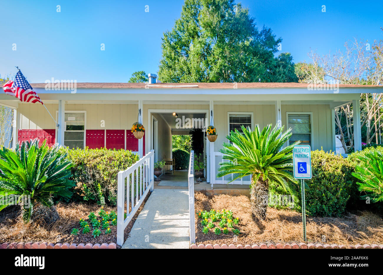 Das Büro im Four Seasons Apartments ist dargestellt in Mobile, Alabama. Der Apartment Komplex ist von Sealy Verwaltungsgesellschaft verwaltet. Stockfoto