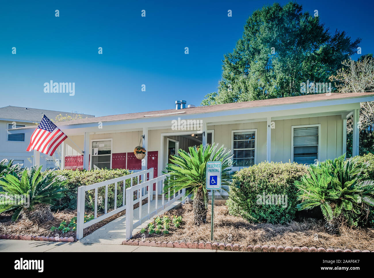 Das Büro im Four Seasons Apartments ist dargestellt in Mobile, Alabama. Der Apartment Komplex ist von Sealy Verwaltungsgesellschaft verwaltet. Stockfoto