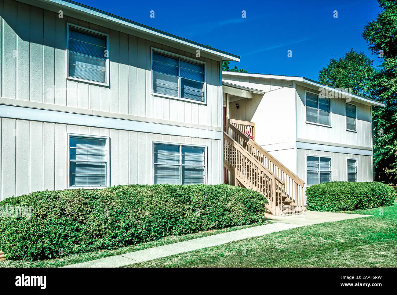 Apartment Gebäuden im Four Seasons Apartments sind dargestellt in Mobile, Alabama. Der Apartment Komplex ist von Sealy Verwaltungsgesellschaft verwaltet. Stockfoto