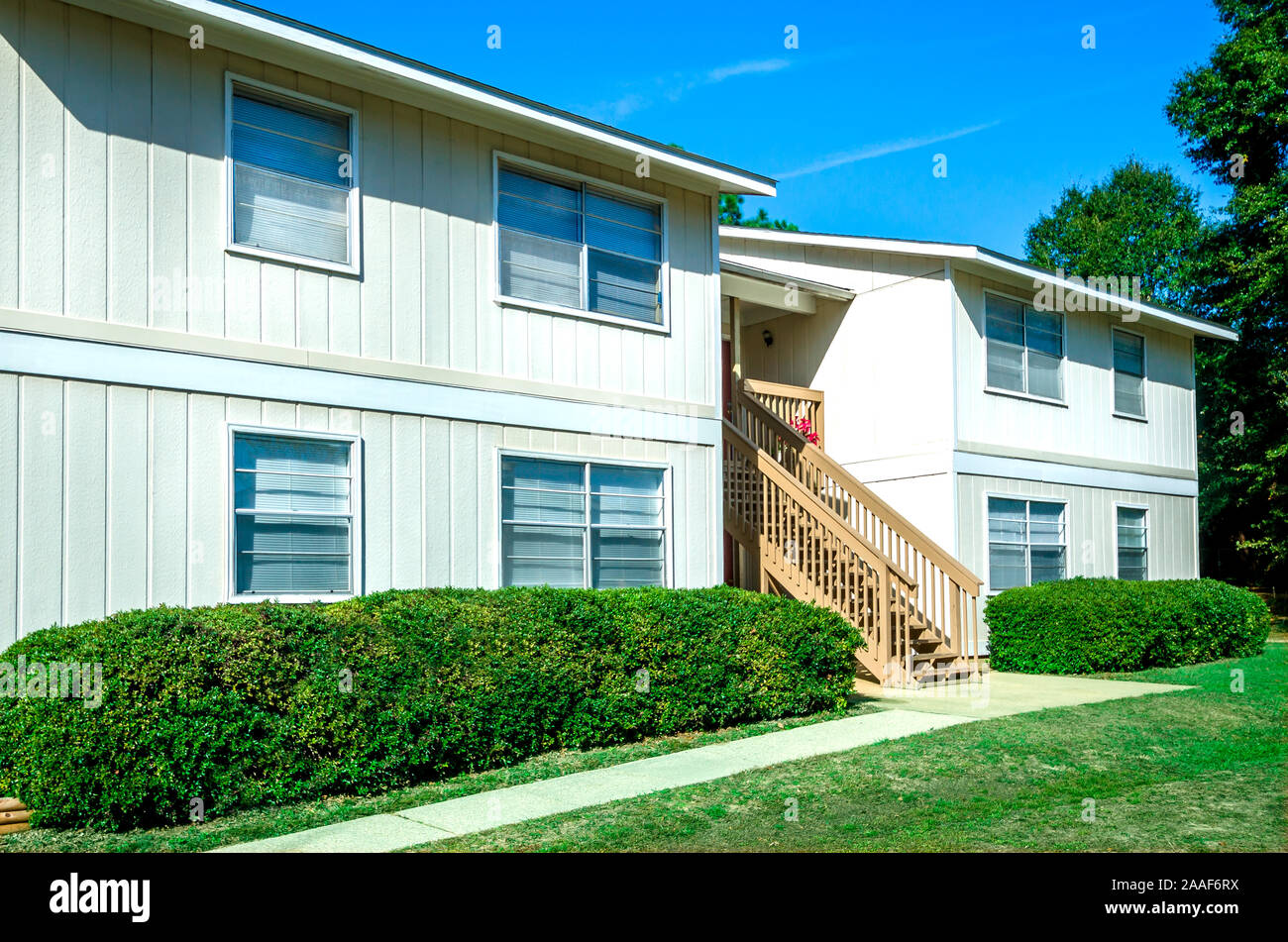 Apartment Gebäuden im Four Seasons Apartments sind dargestellt in Mobile, Alabama. Der Apartment Komplex ist von Sealy Verwaltungsgesellschaft verwaltet. Stockfoto