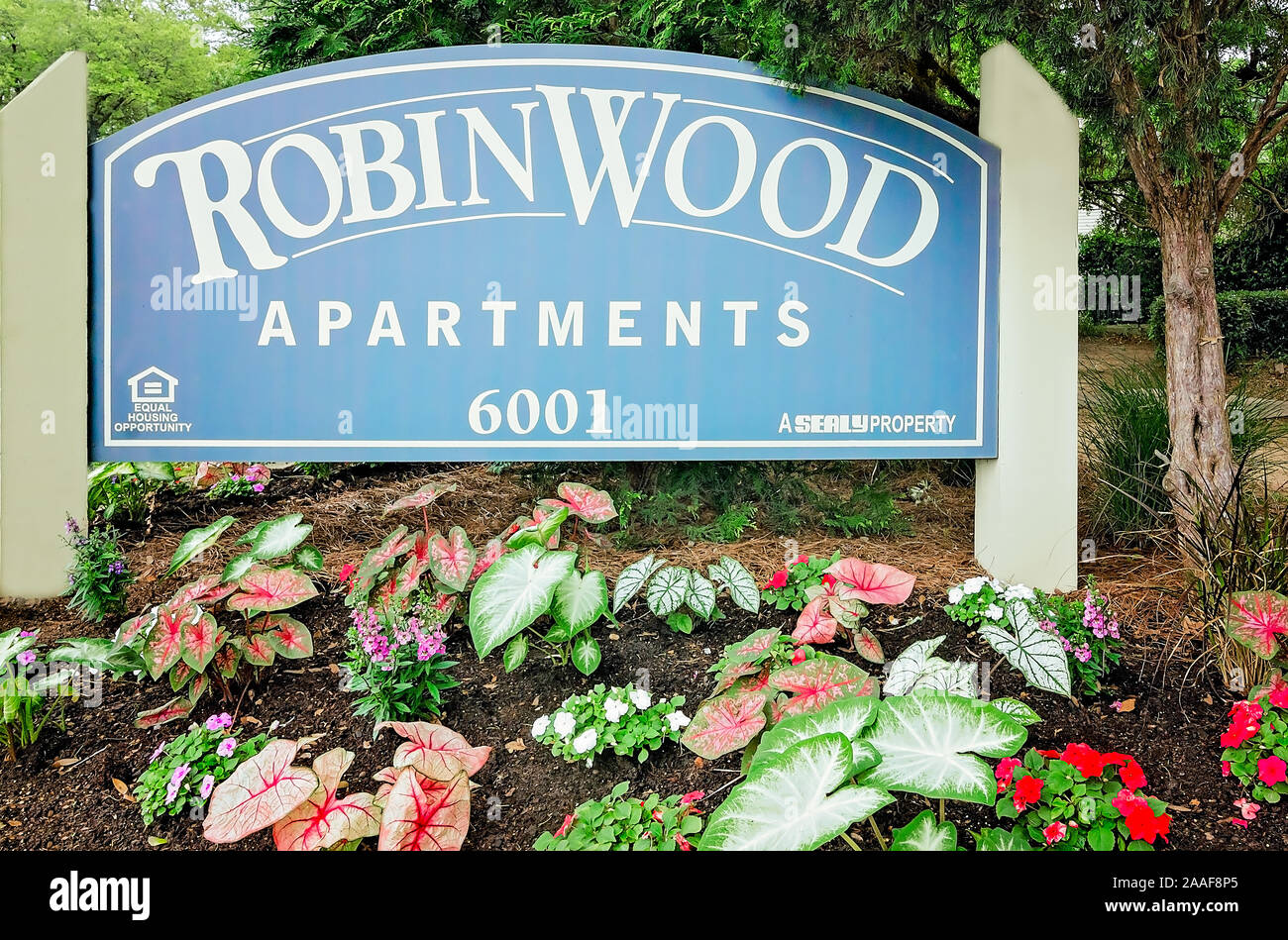 Ein Zeichen begrüßt Besucher Robinwood Apartments in Mobile, Alabama. Der Apartmentkomplex ist im Besitz von Sealy Management Unternehmen betrieben. Stockfoto