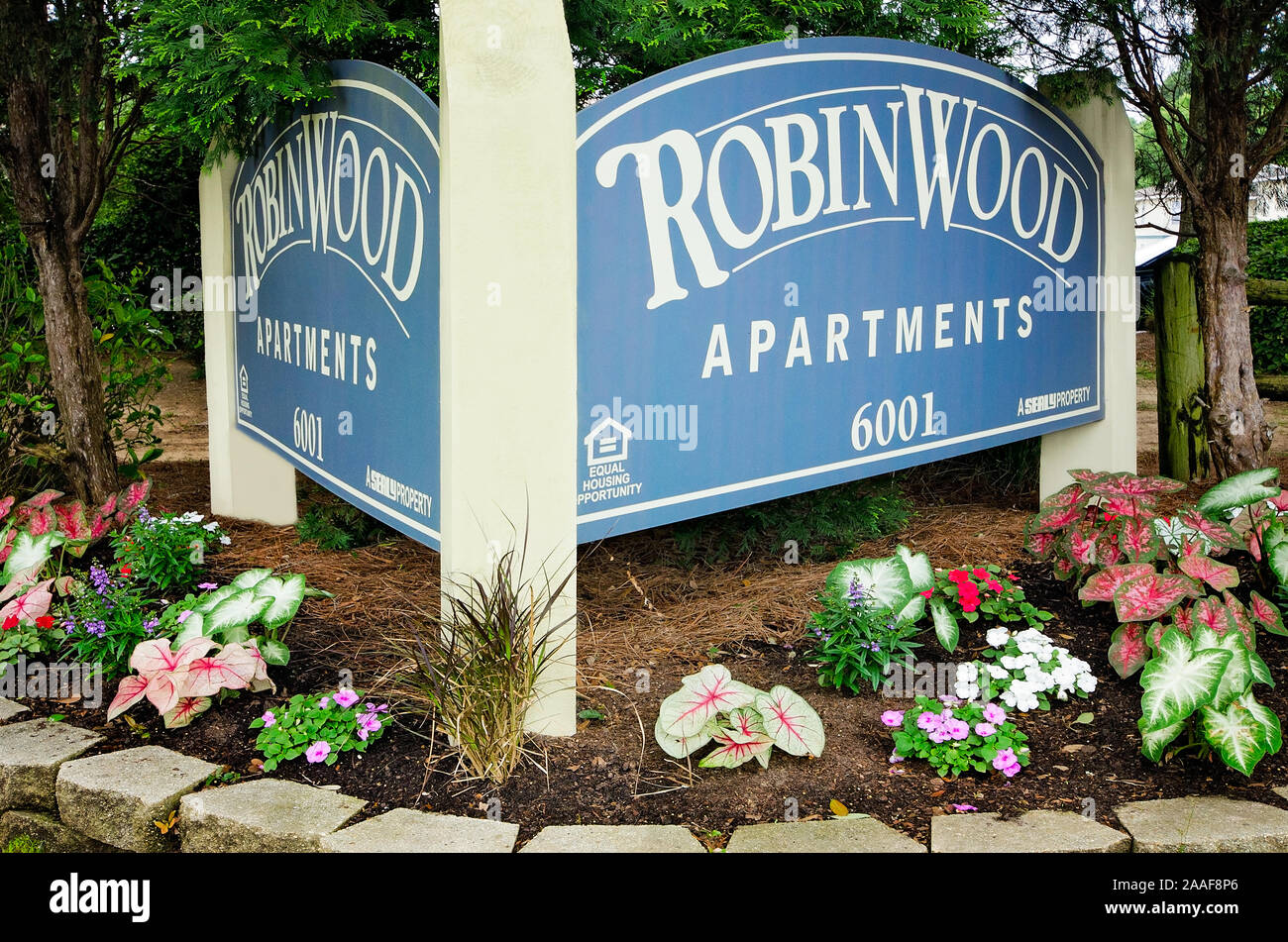 Ein Zeichen begrüßt Besucher Robinwood Apartments in Mobile, Alabama. Der Apartmentkomplex ist im Besitz von Sealy Management Unternehmen betrieben. Stockfoto