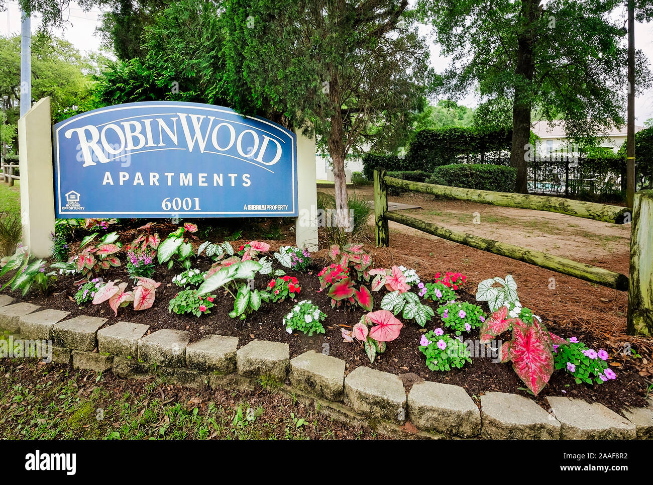 Ein Zeichen begrüßt Besucher Robinwood Apartments in Mobile, Alabama. Der Apartmentkomplex ist im Besitz von Sealy Management Unternehmen betrieben. Stockfoto