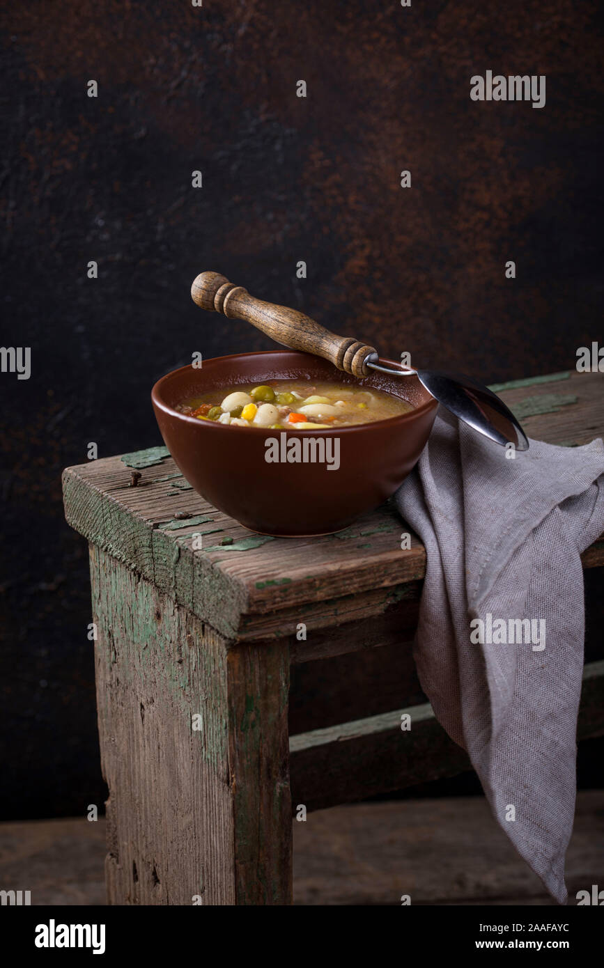 Suppe mit Gemüse- und Hackfleisch/Faschiertem Stockfoto