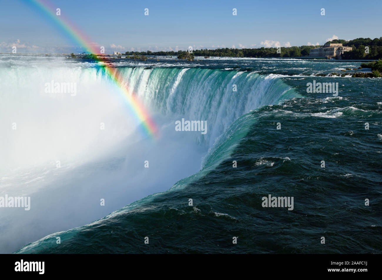 Regenbogen über Nebel in der Kurve der Horseshoe Falls bei Niagara Falls auf dem Niagara River Ontario Kanada Stockfoto