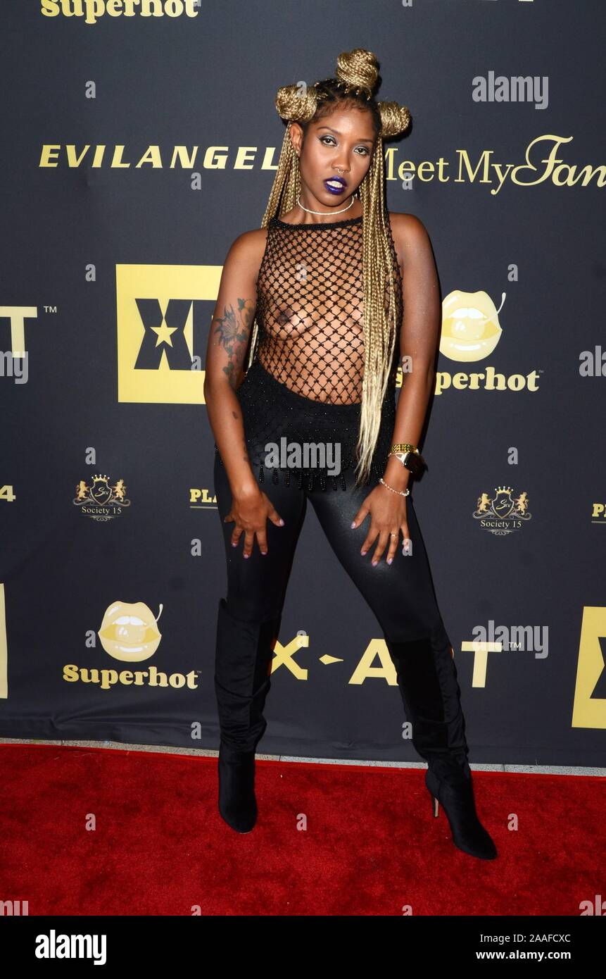Los Angeles, CA. Nov, 2019 20. Lotus Lane in der Ankunftshalle für Erwachsene Industrie News XBIZ Nominierungen Gala, W Hollywood, Los Angeles, CA, 20. November 2019. Credit: Priscilla Grant/Everett Collection/Alamy leben Nachrichten Stockfoto