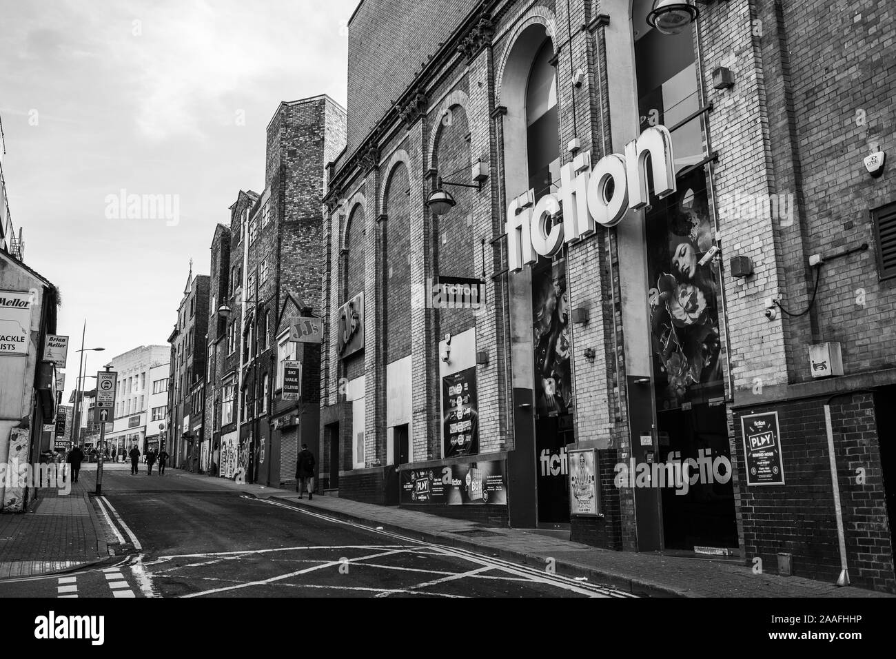 Geschäfte und Unternehmen in einem der ärmeren Gegenden von Stoke-on-Trent, Hanley, wo Drogen, Armut und Obdachlosigkeit weit verbreitet ist, die Stadt und die städtischen Niedergang Stockfoto