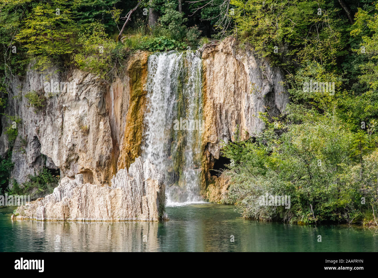 Kroatien. Mittel Kroatien. Nationalpark Plitvicer Seen. Wasserfall im Nationalpark Plitvicer Seen. Stockfoto