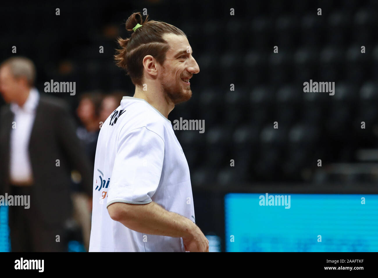 Oldenburg, Deutschland, 20. November 2019: Andres Toto Forray wenige Minuten vor dem Spiel der EWE Baskets Oldenburg vs Aquila Korb Trento. Stockfoto Oldenburg, Deutschland, 20. November 2019: Andres Toto Forray wenige Minuten vor dem Spiel der EWE Baskets Oldenburg vs Aquila Korb Trento. Stockfoto