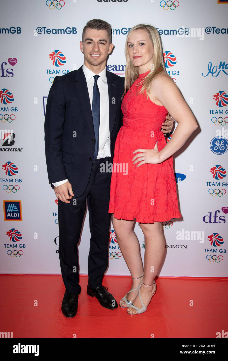 London, Großbritannien. Nov, 2019 21. LONDON - ENGLAND 21.November: Max Whitlock sorgt sich das Team GB Kugel an Old Billingsgate, London England am 21. November 2019 Credit: Gary Mitchell, GMP-Media/Alamy leben Nachrichten Stockfoto