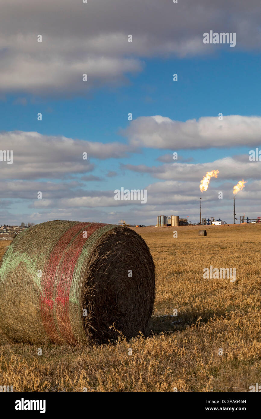 Watford City, North Dakota - Erdgas ist ein Öl Produktionsstandort in der Bakken Schieferanordnung entbrannt. Stockfoto