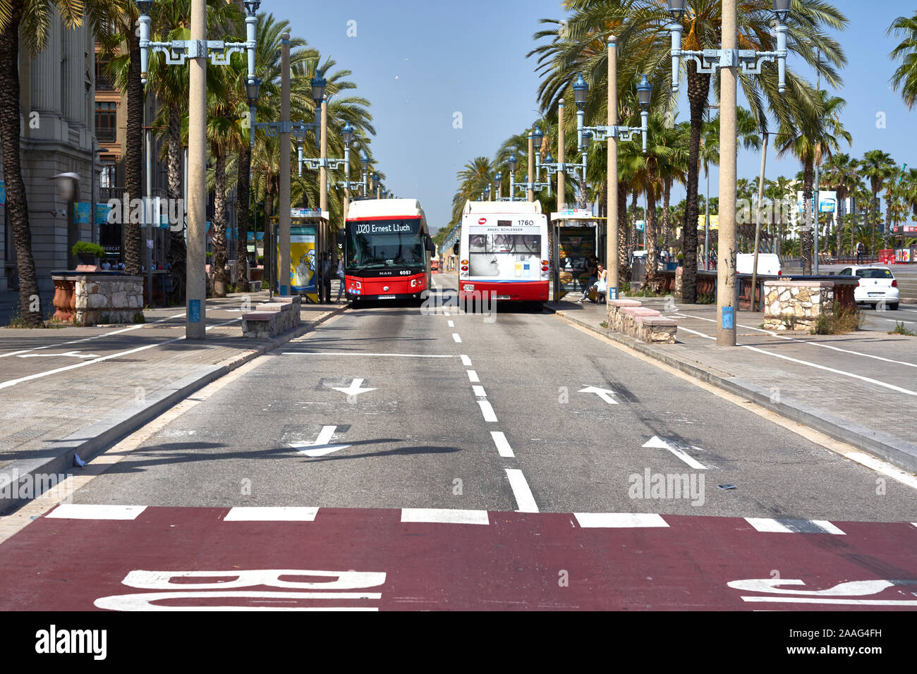 Nahverkehr mit dem Bus am Hafen von Barcelona Stockfoto