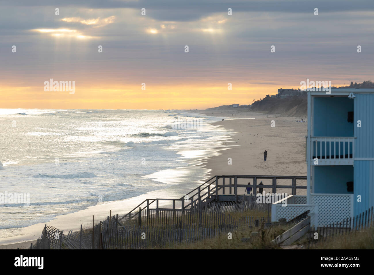 Atlantik Küste bei Sonnenuntergang in der Nebensaison Stockfoto