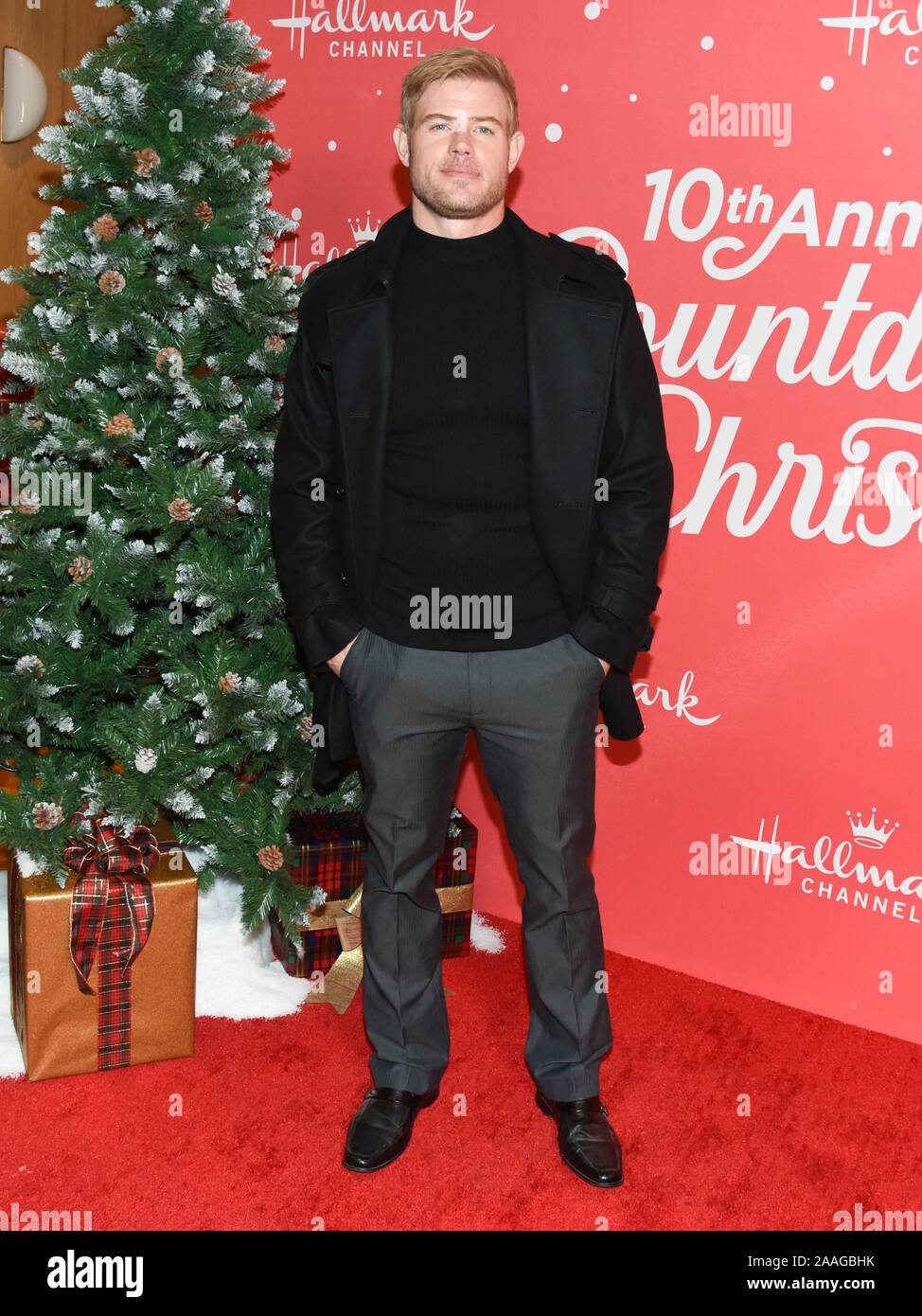20 November 2019 - Hollywood, Kalifornien - Trevor Donovan. 10. Jahrestag von Hallmark Channel Countdown bis Weihnachten - "Weihnachten unter den Sternen" Screening und Party. Photo Credit: Billy Bennight/AdMedia/MediaPunch Stockfoto