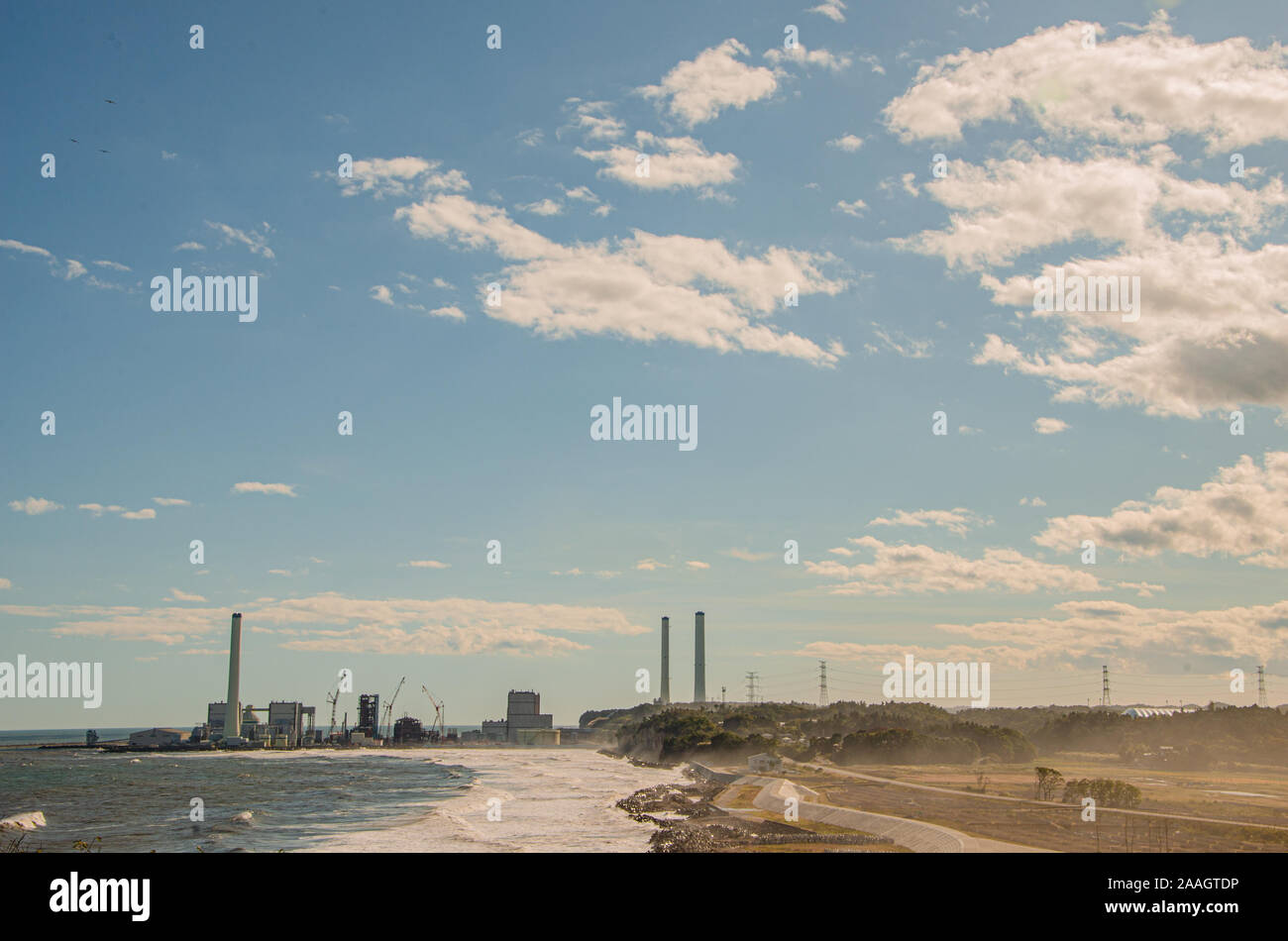 Atomkraftwerk Fukushima Schornsteine, Japan Stockfoto