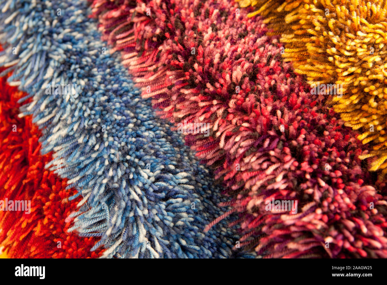 Künstliches Pelzwerk Teppiche in verschiedenen Farben Stockfoto