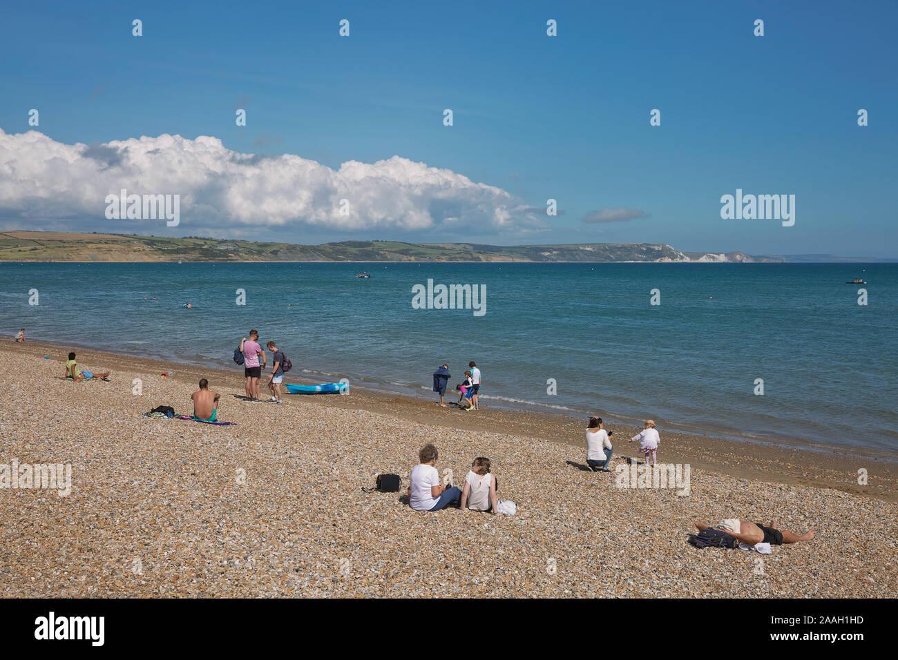 Dorchester, Dorset, England, Großbritannien - 15 August 2017: Menschen und Touristen, sonnigen Sommertag am Strand in Dorchester, Dorset, Großbritannien Stockfoto