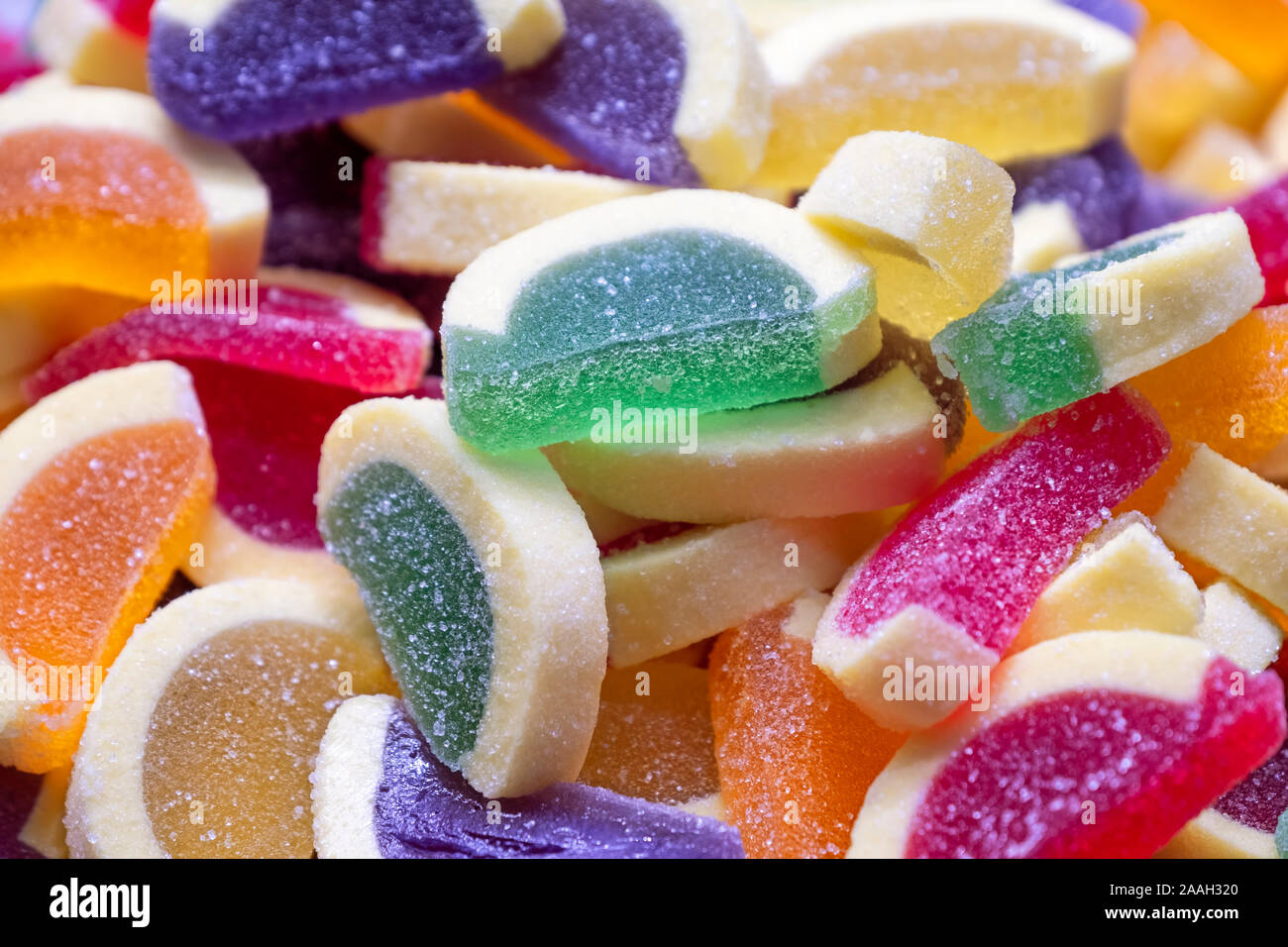 Gummibärchen Bonbons mit Kristallzucker Stockfoto