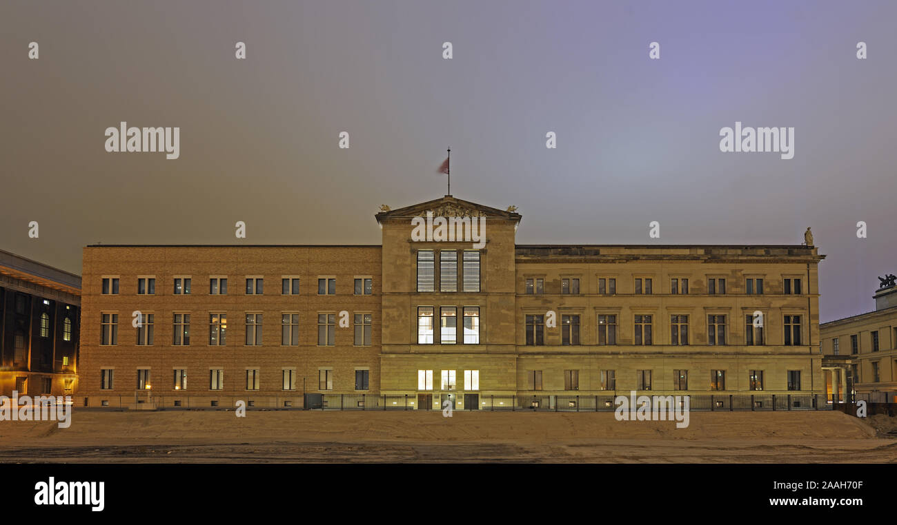 Neues Museum, Berlin, Museumsinsel, UNESCO Weltkulturerbe, Berlin, Deutschland, Europa, Nachtaufnahme Stockfoto