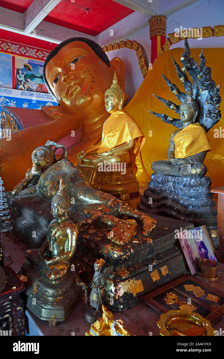 Liegender Buddha im Wat Srisoonthron Tempel, Koh Siray, Thailand Stockfoto