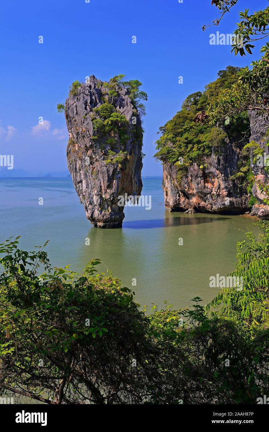 Markante Felsformation in Khao Phing Kan Insel, auch James Bond Island, Thailand Stockfoto