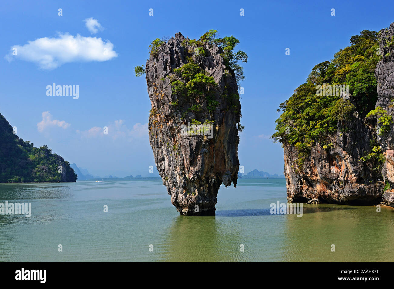 Markante Felsformation in Khao Phing Kan Insel, auch James Bond Island, Thailand Stockfoto