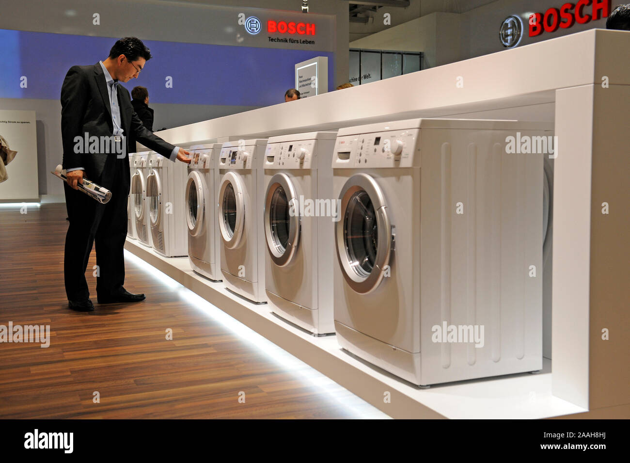 Waschmaschinen der Firma Bosch auf der Internationalen Funkausstellung IFA 2009 in Berlin. Stockfoto
