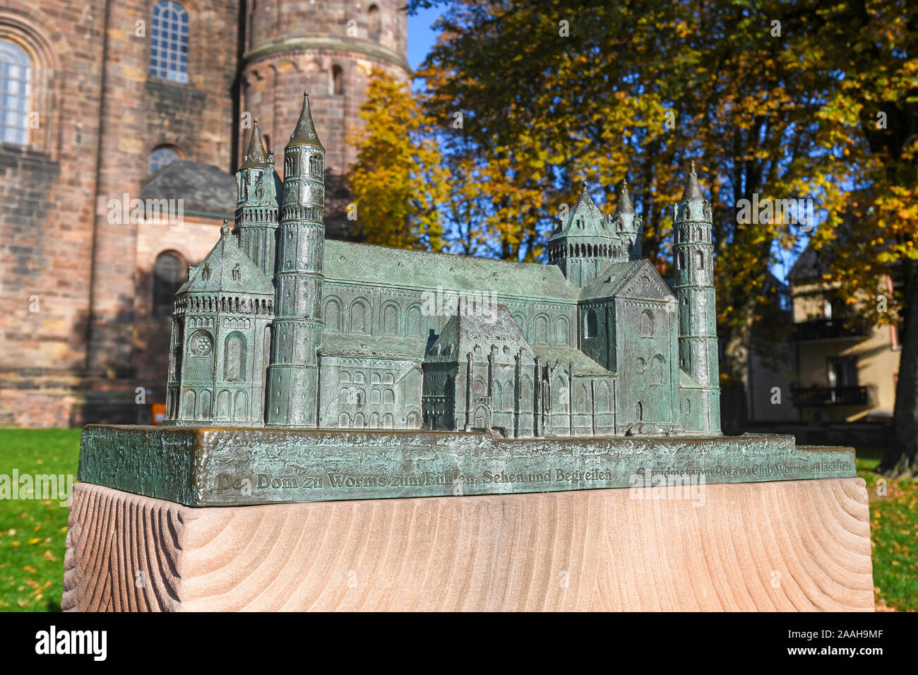 Small touch Prüfung Modell replica für blinde Menschen der Römisch-katholischen St. Peter's Cathedral in der Stadt Worms in Deutschland Stockfoto