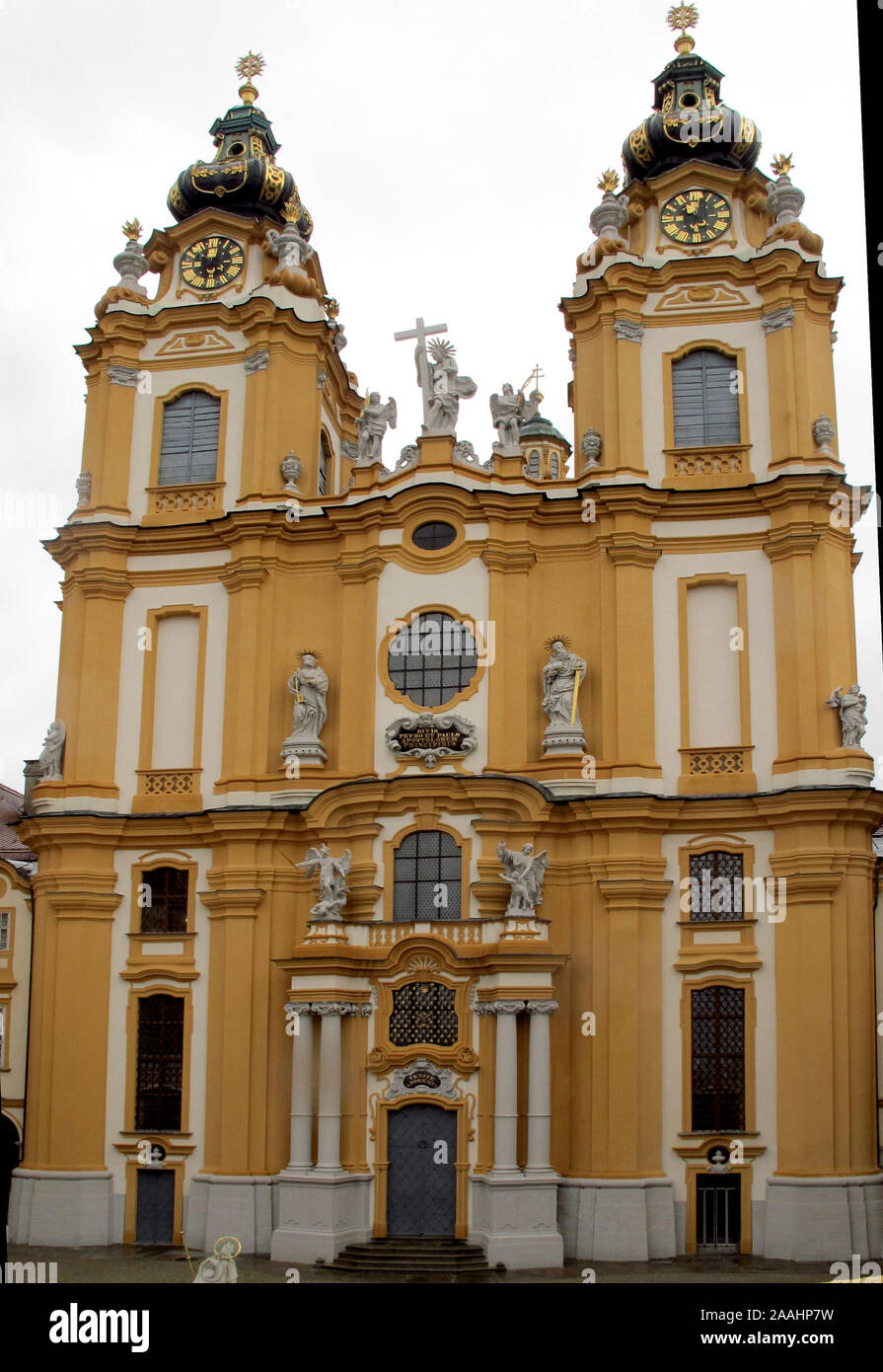 Die Twin Towers von Stift Melk, ein Segen Kloster auf dem Hügel über Melk in Österreich Stockfoto