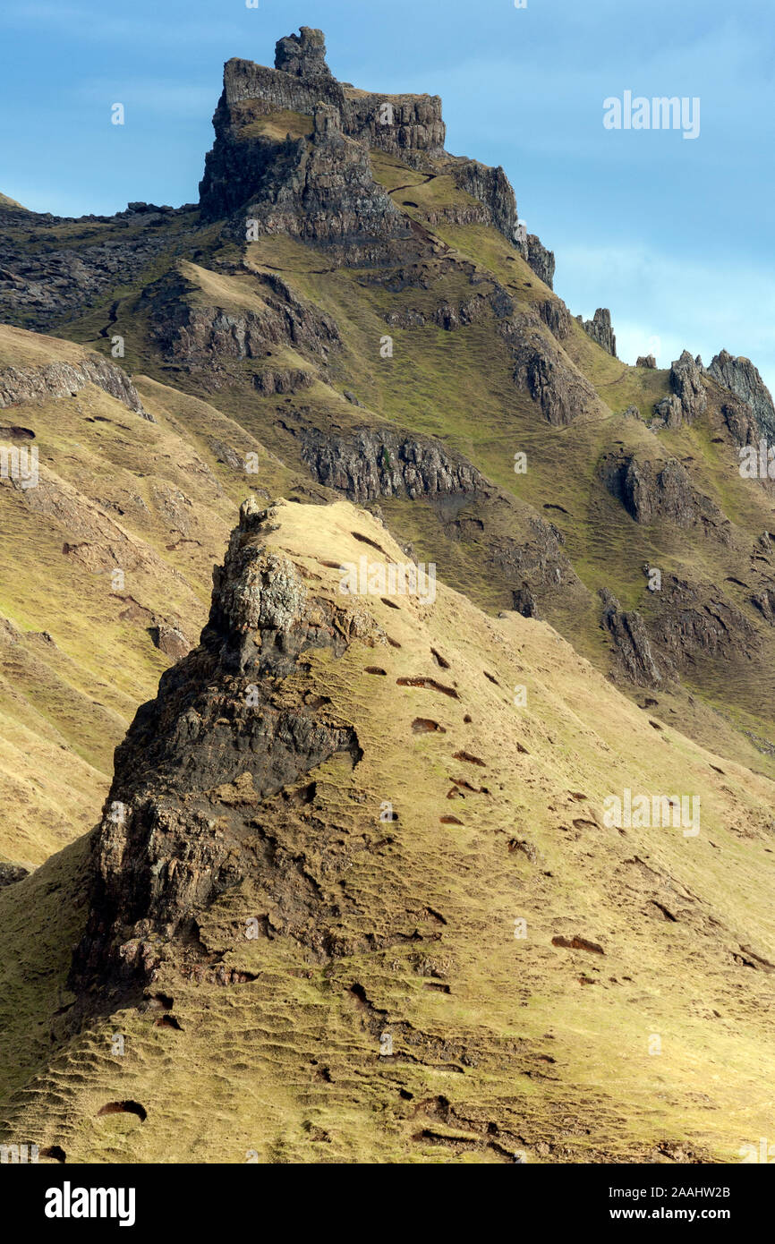Die quiraing auf der östlichen Seite der Meall na Suiramach, der nördlichsten Gipfel der Trotternish auf die Isle of Skye, in den Highlands von Schottland. Stockfoto