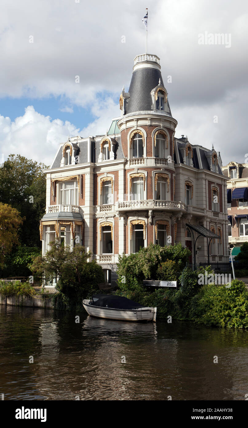 Villa aus dem Ende des 19. Jahrhunderts zwischen Weteringschans und die Singelgracht, gegenüber dem Rijksmuseum, Amsterdam Stockfoto