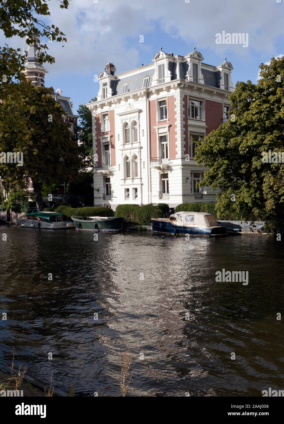 Villen aus dem Ende des 19. Jahrhunderts zwischen Weteringschans und die Singelgracht, gegenüber dem Rijksmuseum Stockfoto