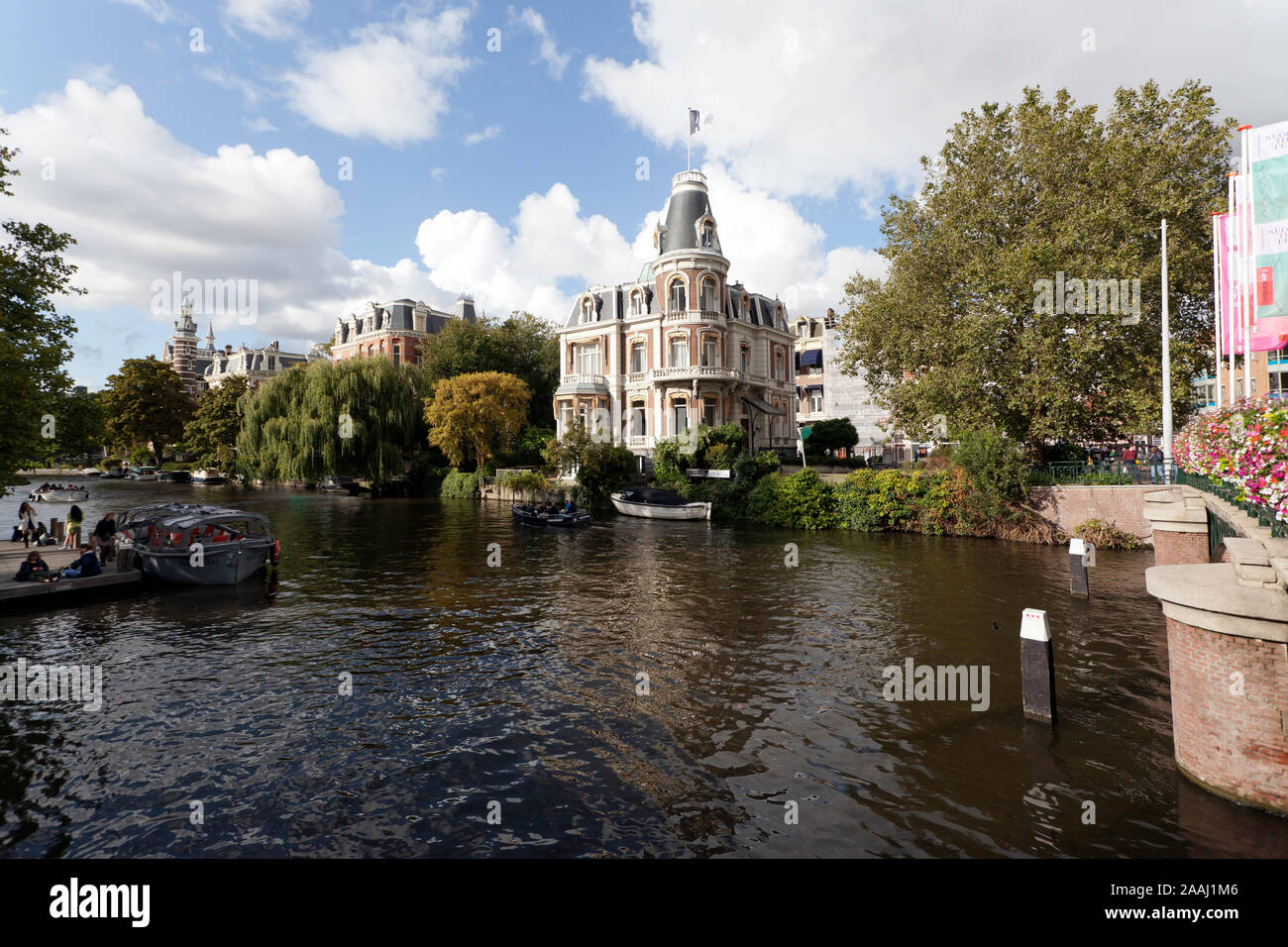 Villen aus dem Ende des 19. Jahrhunderts zwischen Weteringschans und die Singelgracht, gegenüber dem Rijksmuseum Stockfoto