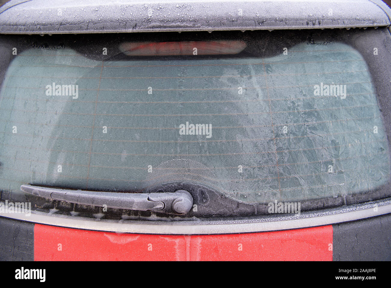 Frost am Auto Heckscheibe, die Sicht einschränkt. North Yorkshire, UK  Stockfotografie - Alamy