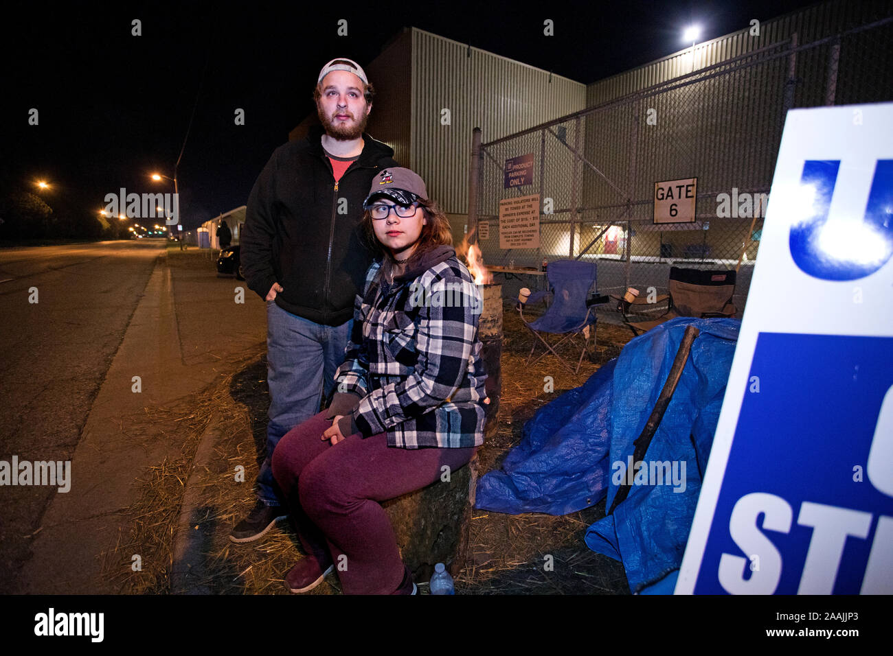 United Auto Workers (UAW) Union Mitglieder auf den Streikposten gegen General Motors (GM) am Feuerstein Montagewerk, Flint, Michigan. Oktober, 2019 Stockfoto