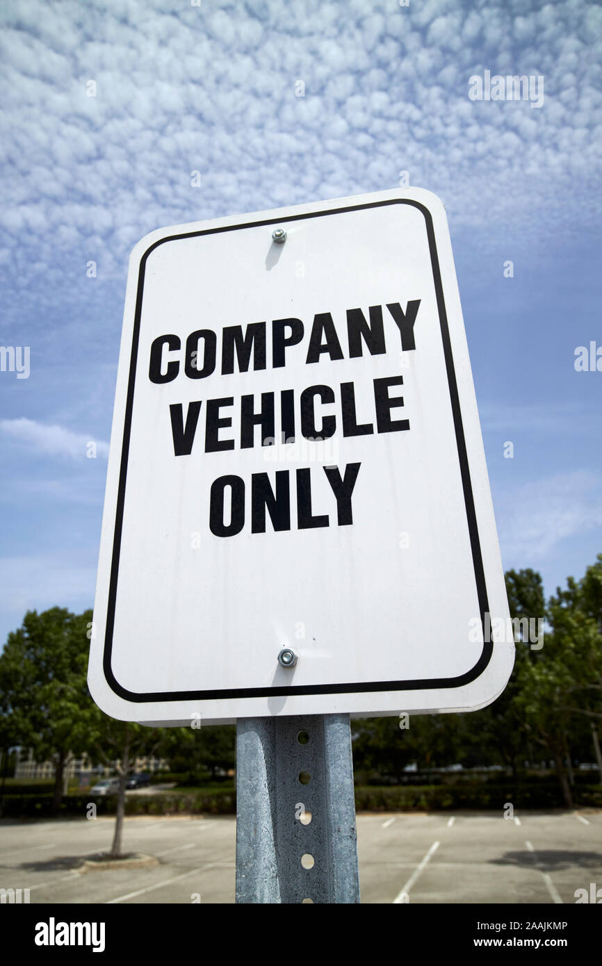 Unternehmen Fahrzeug nur auf dem Parkplatz der kommerziellen Entwicklung Feier florida usa Stockfoto