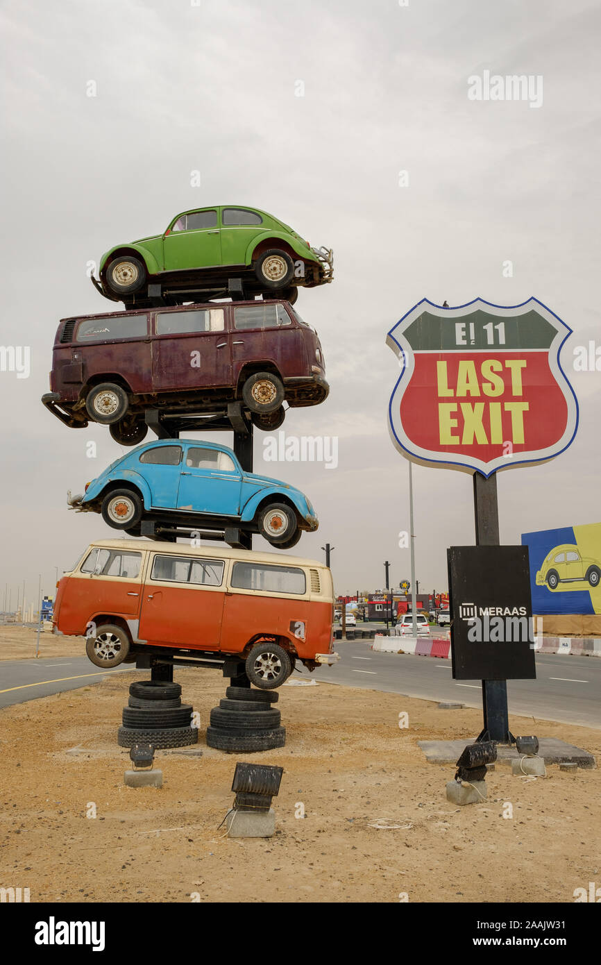 Letzte Ausfahrt auf der E 11 der Sheikh Zayed Road, Abu Dhabi, VAE Stockfoto