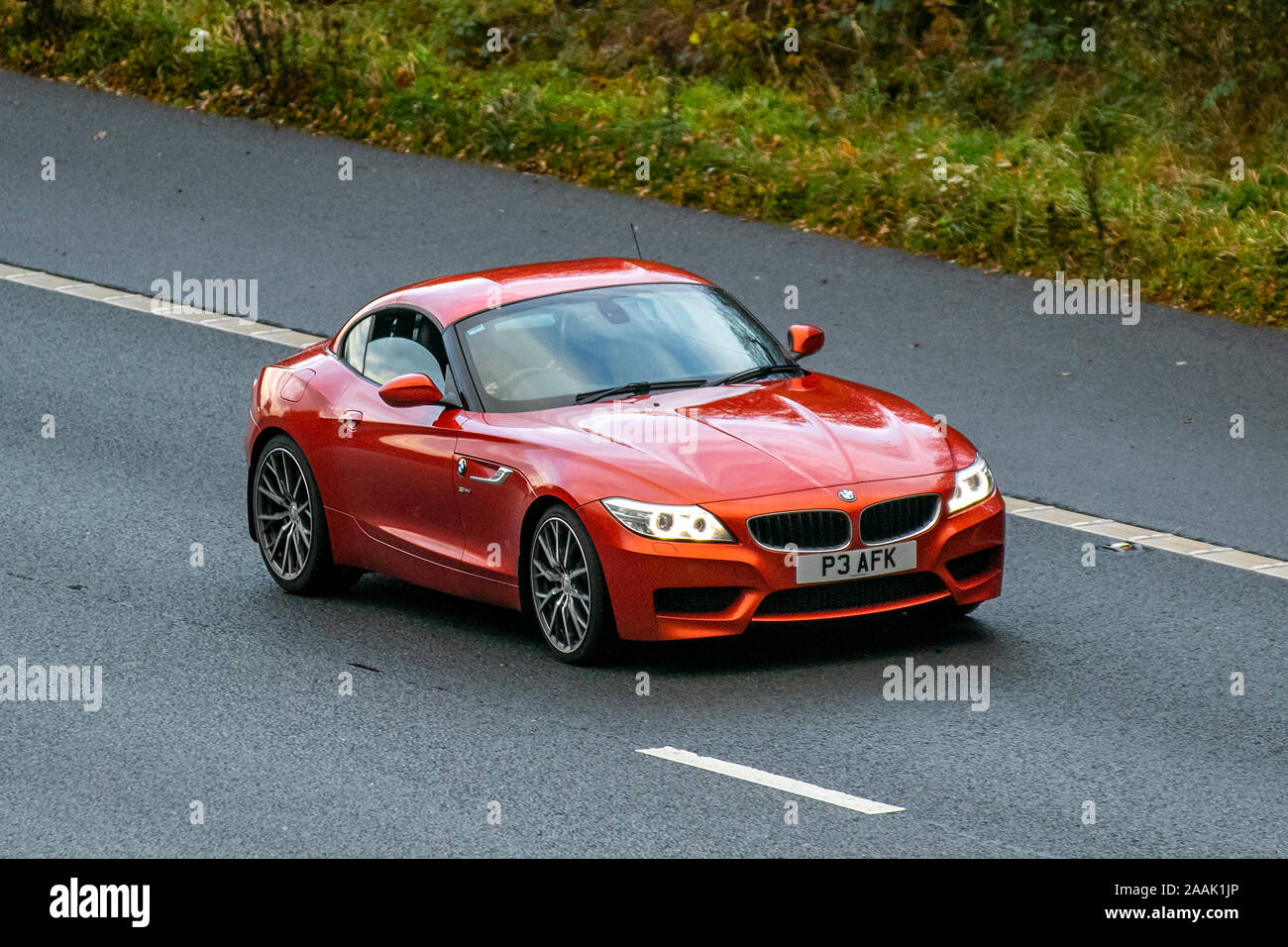 14 Orange Bmw Z4 Sdrivei M Sport Auto Grossbritannien Verkehr Transport Moderne Fahrzeuge Limousinen South Bound Autofahren Auf Die 3 Spurige Autobahn M6 Autobahn Stockfotografie Alamy 14 Orange Bmw Z4 Sdrivei M Sport Auto Grossbritannien Verkehr Transport Moderne Fahrzeuge Limousinen South Bound Autofahren Auf Die 3 Spurige Autobahn M6 Autobahn Stockfotografie Alamy