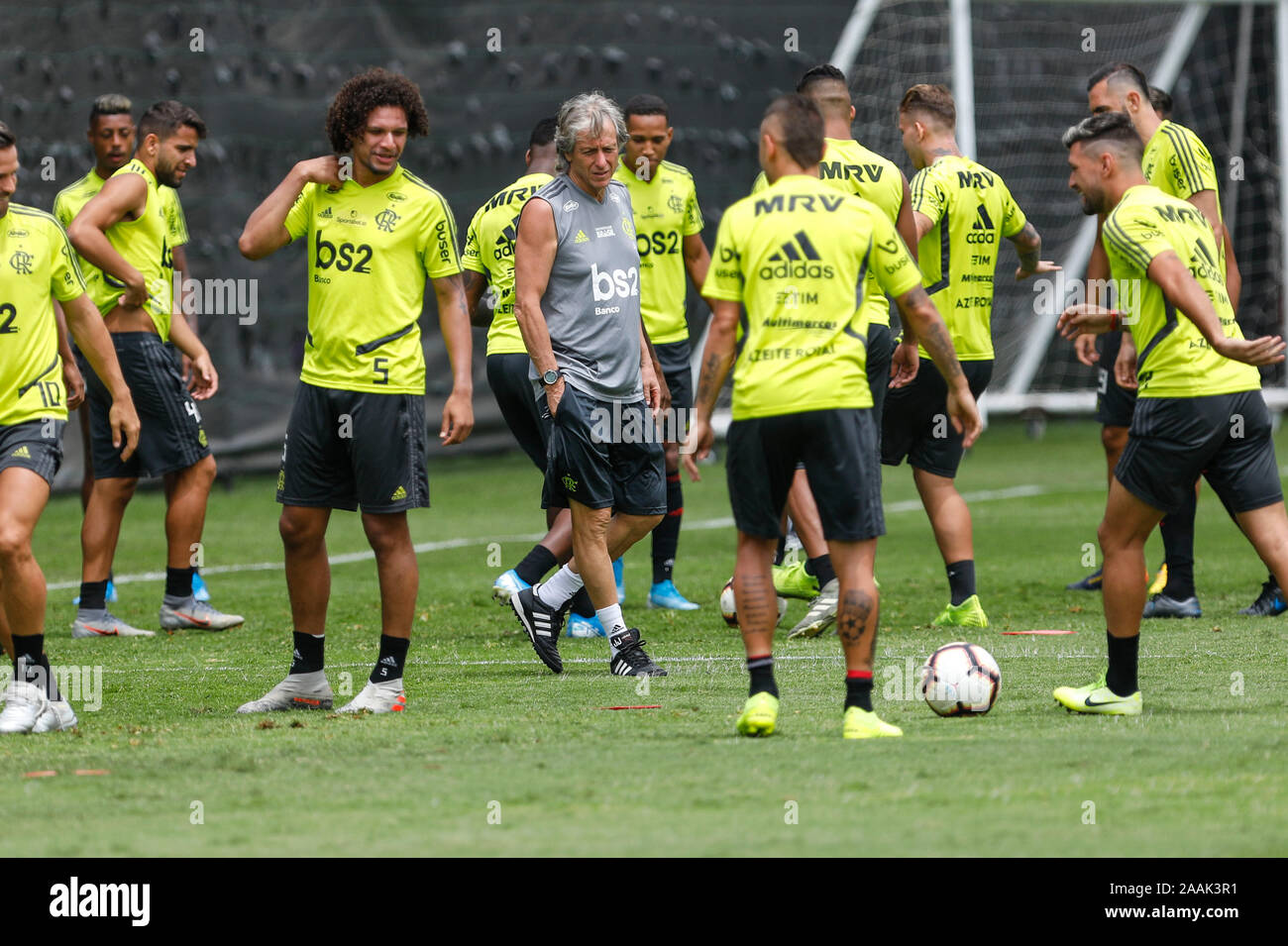 FLAMENGO AUSBILDUNG, Lima, Peru - 22. NOVEMBER: Jorge Jesus während der Ausbildung in La Videna in Vorbereitung auf die Fußball-Match am 23.November zwischen Flamengo von Brasilien und River Plate in Argentinien für die 2019 CONMEBOL Copa Libertadores Finale in monumentalen Stadion 'U' in Lima, Peru (Foto von Ricardo Moreira/World Press Photo) Stockfoto