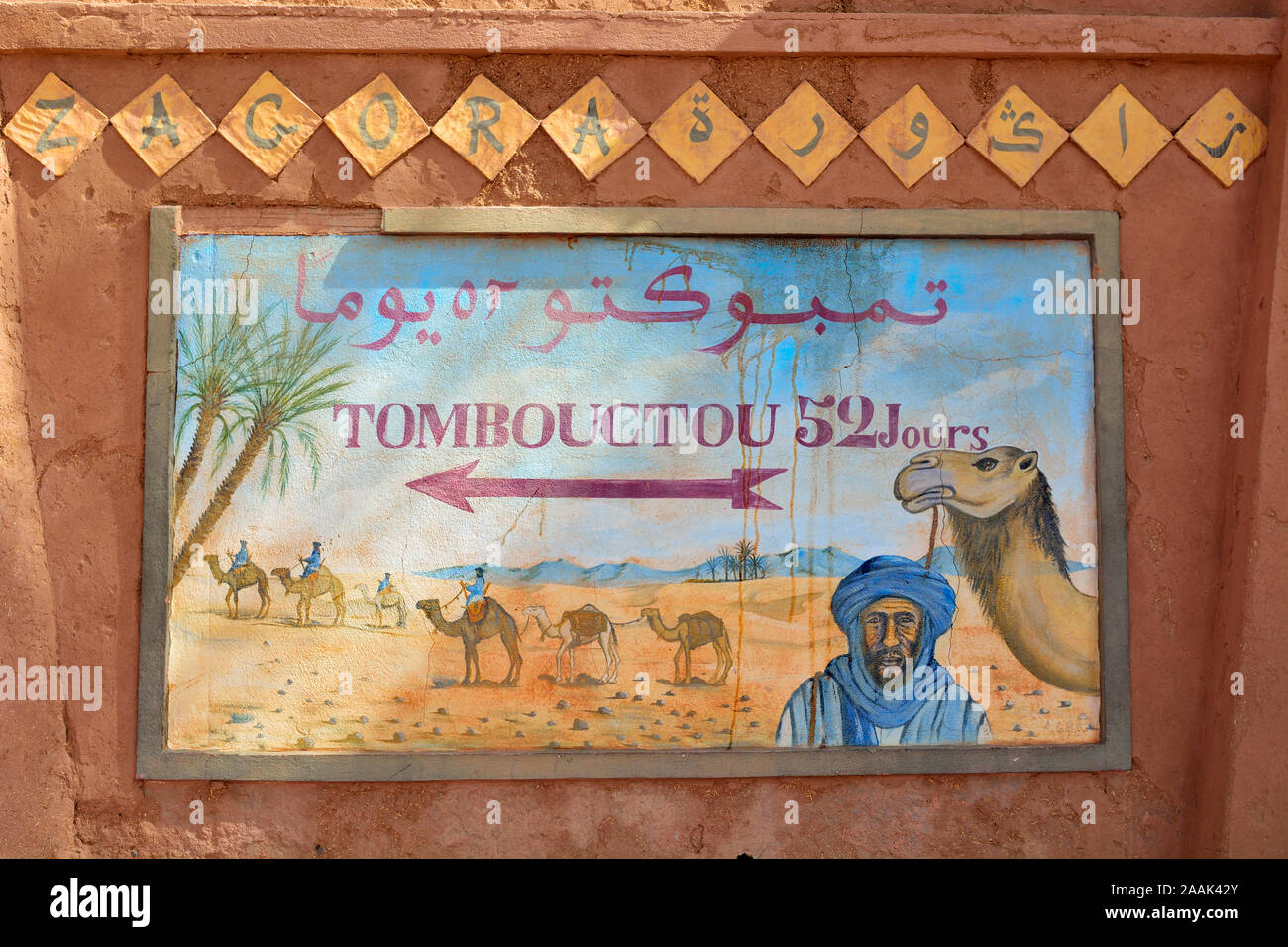 Das berühmte Schild nach Timbuktu. Zagora, Marokko Stockfoto